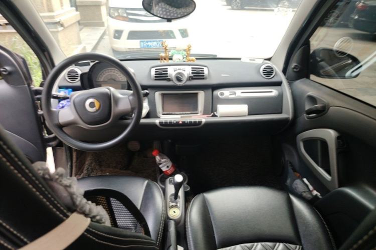 Used smart fortwo 2013 1.0 MHD New Year Special Edition Center Console