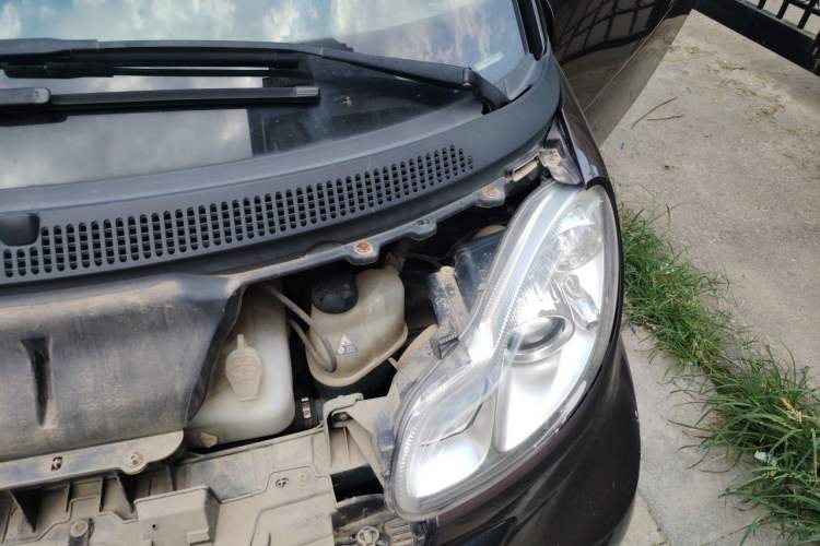 Used smart fortwo 2013 1.0 MHD New Year Special Edition Engine Bay Left