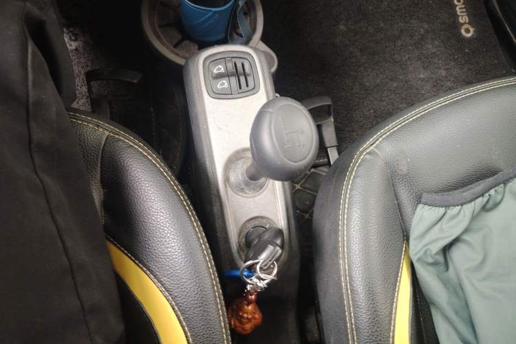 Used smart fortwo 2013 1.0T Convertible City Ranger Special Edition Gear Lever