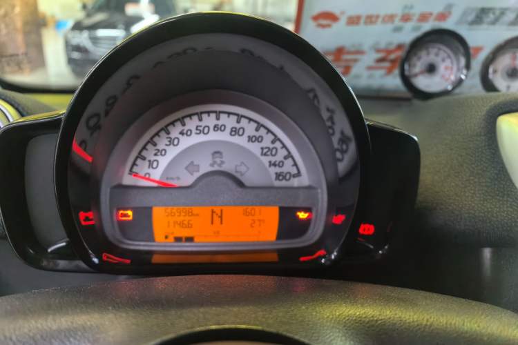 Used smart fortwo 2013 1.0T Hardtop Passion Edition Odometer Close Up