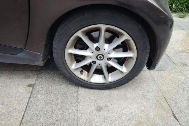 Used smart fortwo 2013 1.0 MHD New Year Special Edition Right Front Wheel Hub