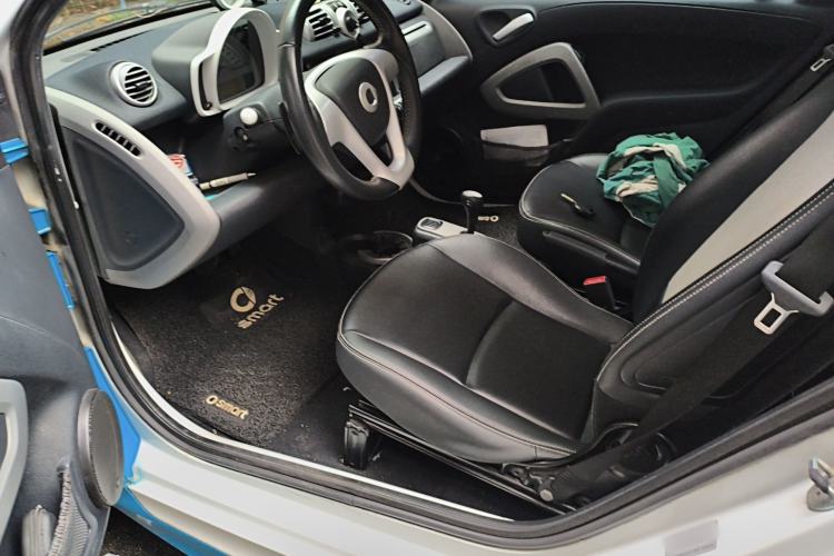 Used smart fortwo 2013 1.0T Hardtop Ice Cool Special Edition Driver Seat