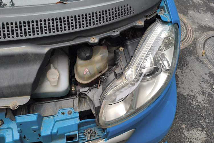 Used smart fortwo 2013 1.0T Hardtop Ice Cool Special Edition Engine Bay Left