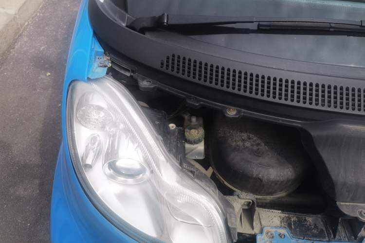 Used smart fortwo 2013 1.0T Convertible Passion Edition Engine Bay Right