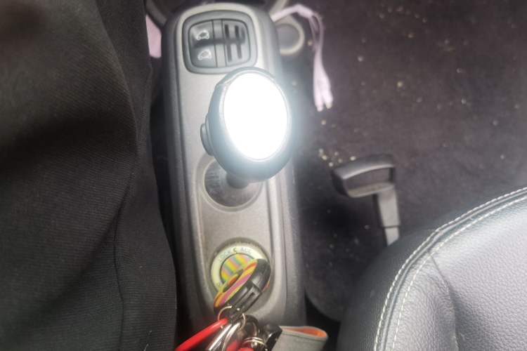 Used smart fortwo 2013 1.0T Convertible Passion Edition Gear Lever