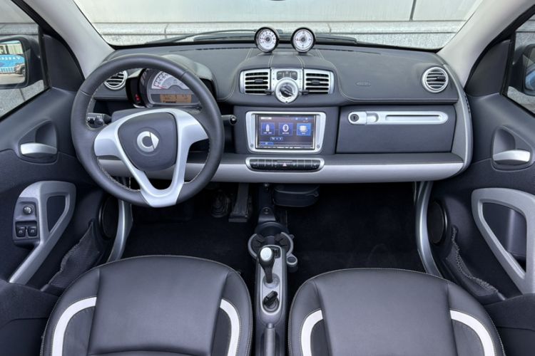 Used smart fortwo 2013 1.0T Convertible Passion Edition Interior 4