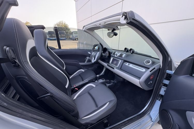 Used smart fortwo 2013 1.0T Convertible Passion Edition Right Front Seat