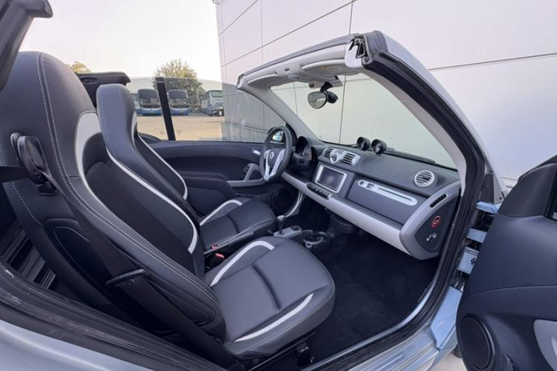 Used smart fortwo 2013 1.0T Convertible Passion Edition Right Front Seat