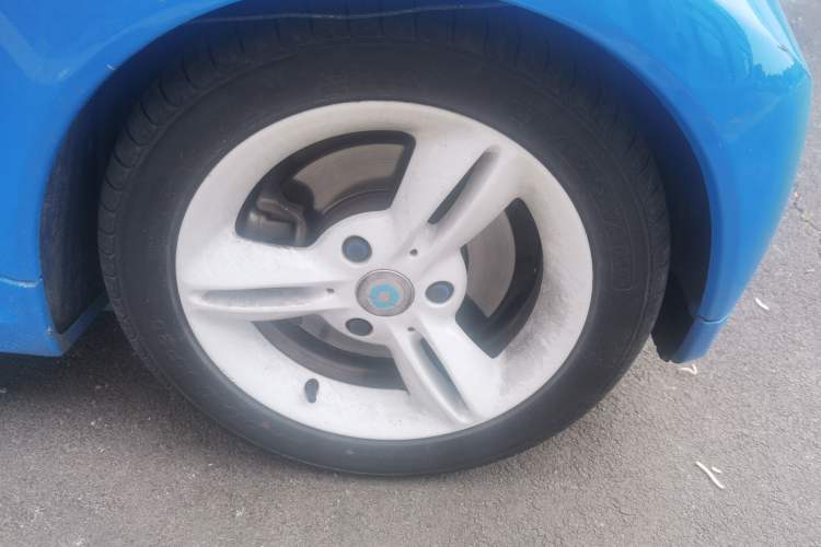 Used smart fortwo 2013 1.0T Convertible Passion Edition Right Front Wheel Hub