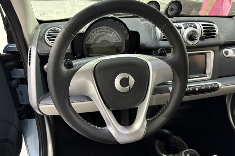 Used smart fortwo 2013 1.0T Convertible Passion Edition Steering Wheel