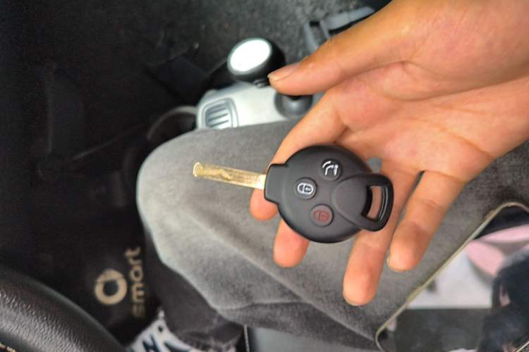 Used smart fortwo 2013 1.0T Hardtop Ice Cool Special Edition Vehicle Key