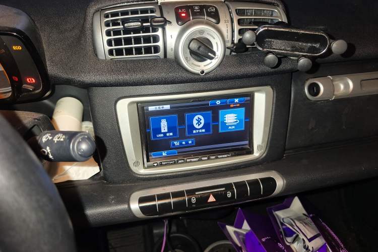 Used smart fortwo 2013 1.0 MHD Hardtop Chocolate Special Edition Audio And AC Panel