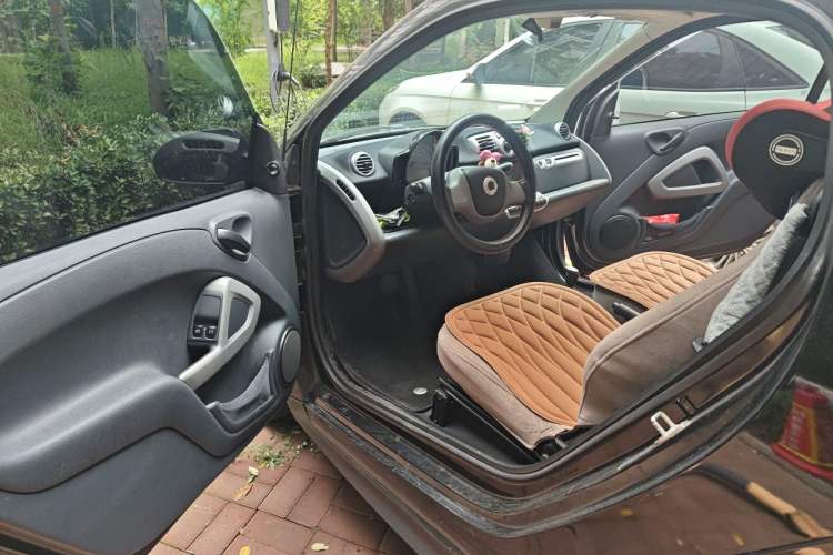Used smart fortwo 2013 1.0 MHD Hardtop Chocolate Special Edition Driver Seat