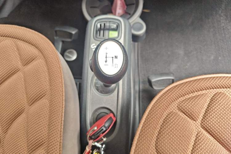 Used smart fortwo 2013 1.0 MHD Hardtop Chocolate Special Edition Gear Lever