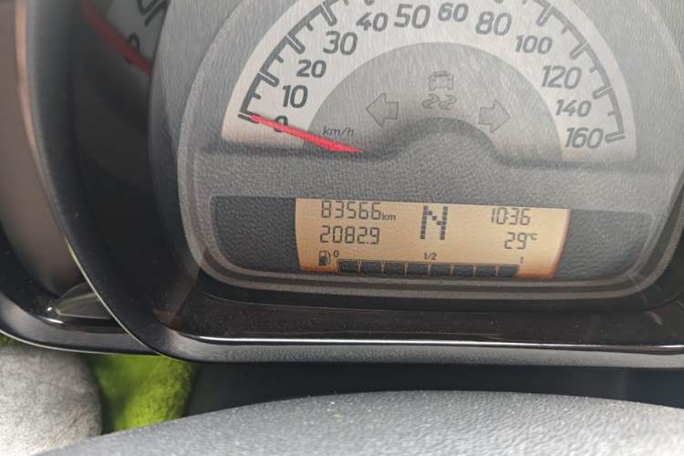 Used smart fortwo 2013 1.0 MHD Hardtop Chocolate Special Edition Odometer Close Up