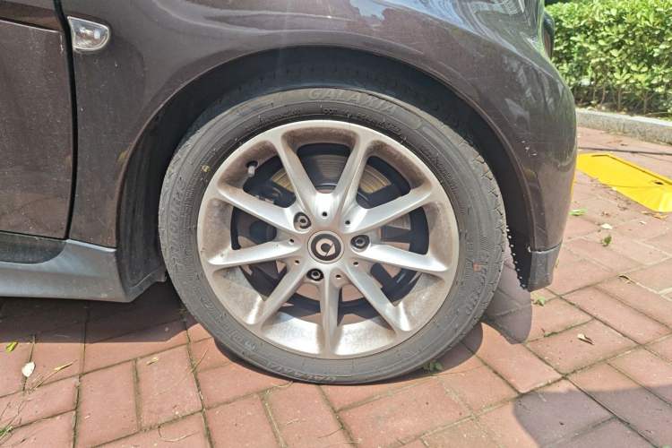 Used smart fortwo 2013 1.0 MHD Hardtop Chocolate Special Edition Right Front Wheel Hub