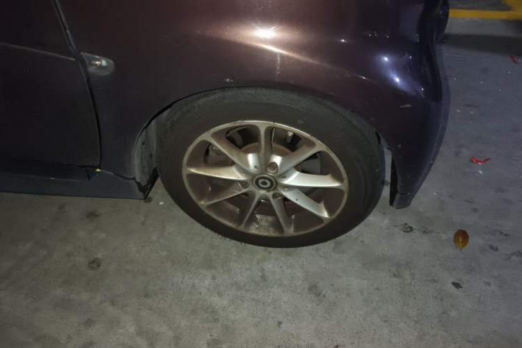 Used smart fortwo 2013 1.0 MHD Hardtop Chocolate Special Edition Right Front Wheel Hub