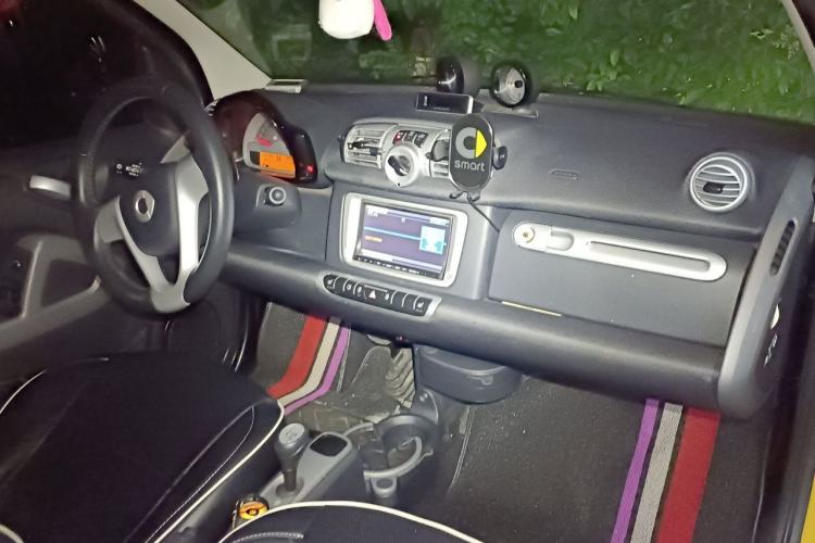 Used smart fortwo 2013 1.0T Hardtop Passion Edition Center Console