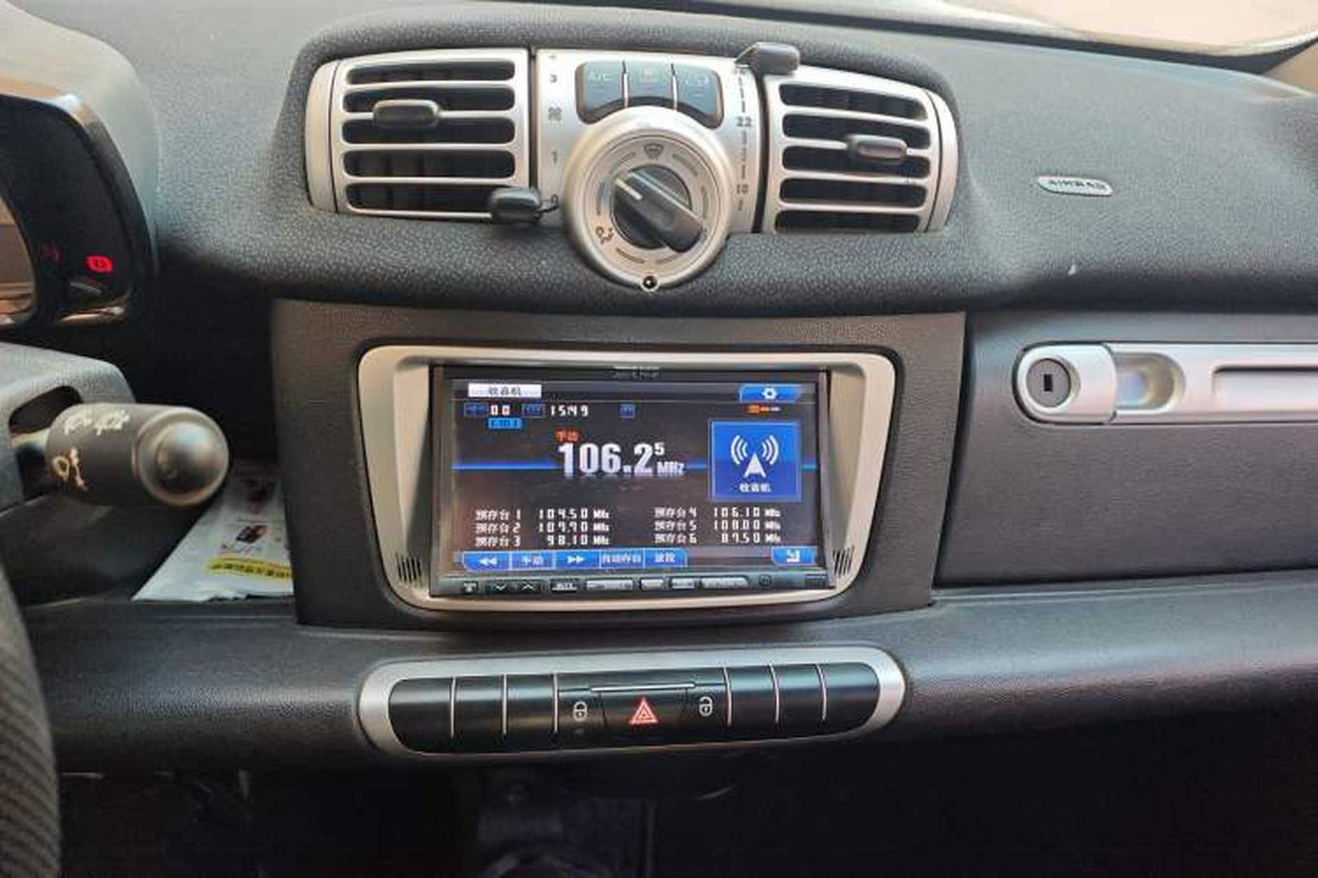 Used smart fortwo 2013 1.0 MHD Hardtop Chocolate Special Edition Audio And AC Panel