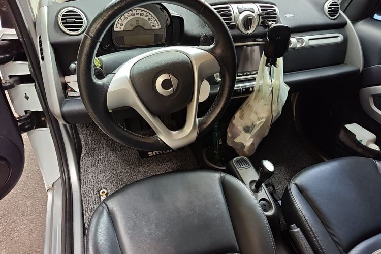 Used smart fortwo 2013 1.0T Hardtop Passion Edition Center Console