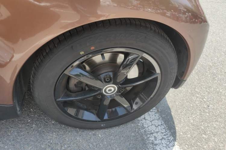 Used smart fortwo 2013 1.0 MHD Hardtop Chocolate Special Edition Right Front Wheel Hub