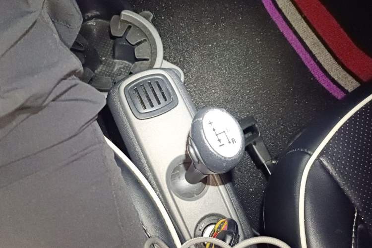 Used smart fortwo 2013 1.0T Hardtop Passion Edition Gear Lever