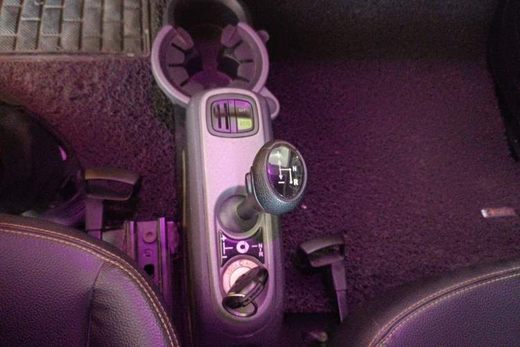 Used smart fortwo 2013 1.0 MHD Hardtop City Ranger Special Edition Gear Lever