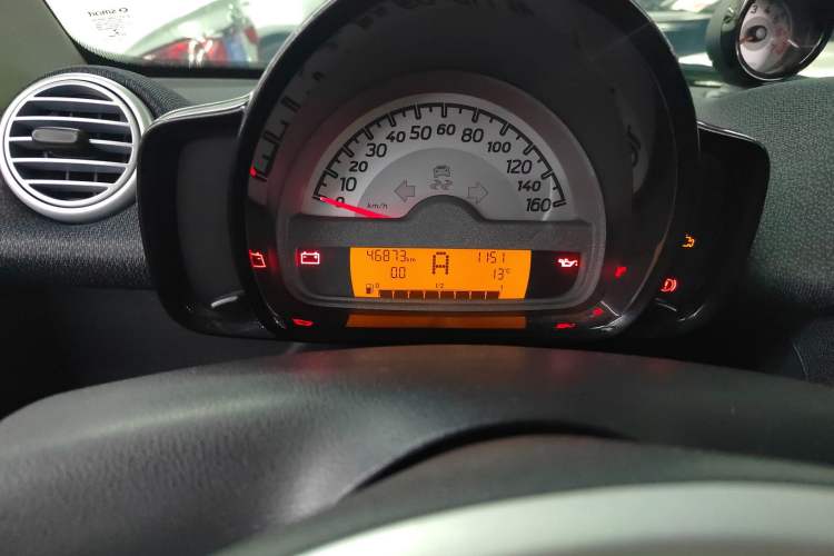 Used smart fortwo 2013 1.0T Hardtop Passion Edition Odometer Close Up