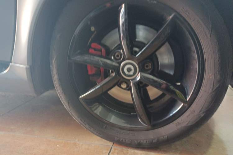 Used smart fortwo 2013 1.0 MHD Hardtop City Ranger Special Edition Right Front Wheel Hub