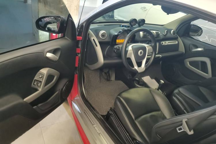 Used smart fortwo 2013 1.0T Hardtop Passion Edition Interior 3