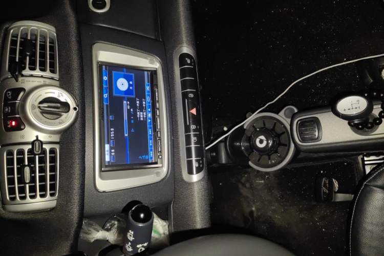Used smart fortwo 2013 1.0T Hardtop Passion Edition Audio And AC Panel