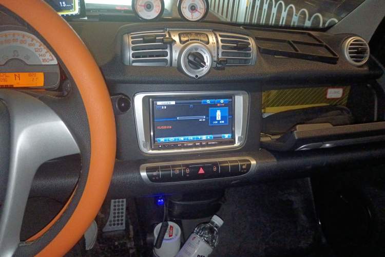 Used smart fortwo 2013 1.0T Hardtop Passion Edition Audio And AC Panel