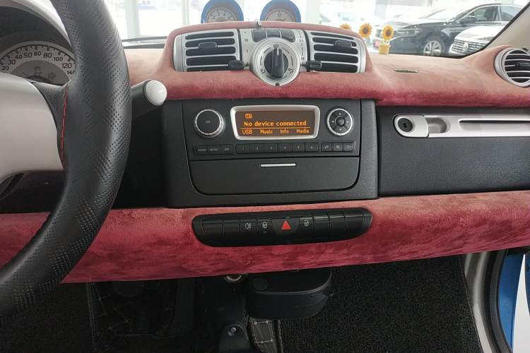 Used smart fortwo 2013 1.0T Convertible Ice Cool Special Edition Audio And AC Panel