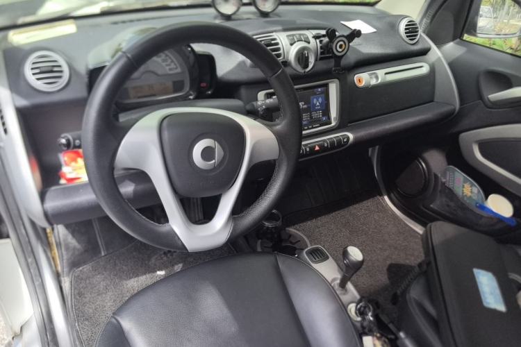 Used smart fortwo 2013 1.0T Hardtop Passion Edition Center Console