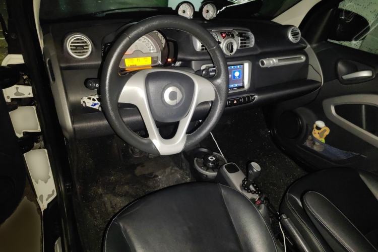 Used smart fortwo 2013 1.0T Hardtop Passion Edition Center Console