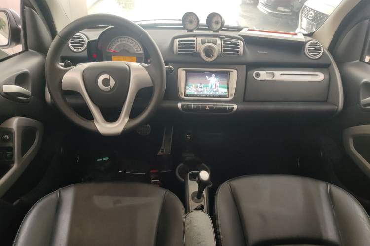 Used smart fortwo 2013 1.0T Hardtop Passion Edition Center Console