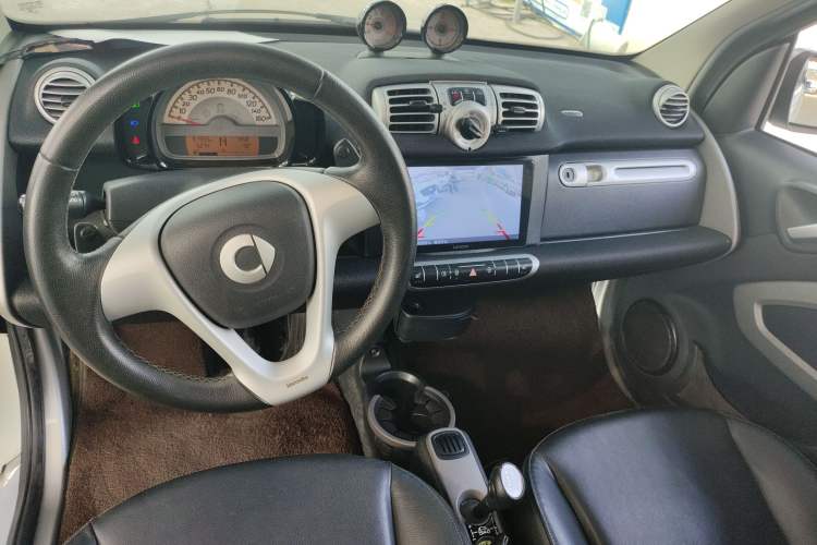 Used smart fortwo 2013 1.0T Hardtop Passion Edition Center Console