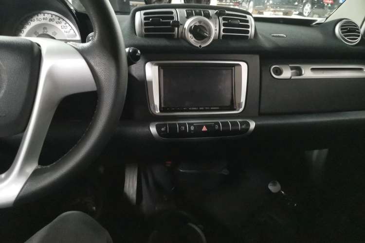 Used smart fortwo 2013 1.0T Hardtop Passion Edition Center Console