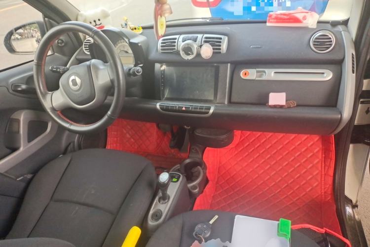 Used smart fortwo 2013 1.0 MHD New Year Special Edition Center Console