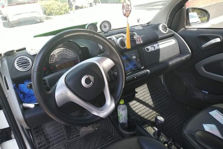 Used smart fortwo 2013 1.0T Hardtop Passion Edition Center Console
