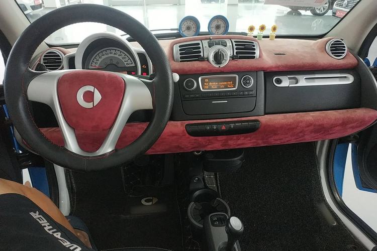 Used smart fortwo 2013 1.0T Convertible Ice Cool Special Edition Center Console