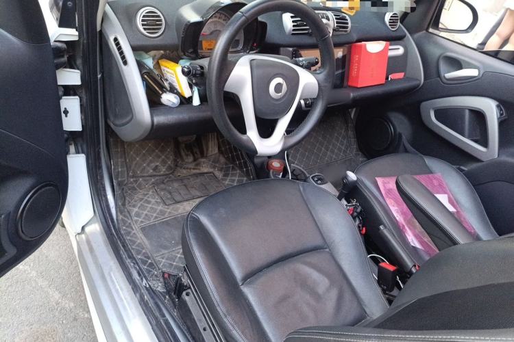 Used smart fortwo 2013 1.0T Convertible Passion Edition Center Console