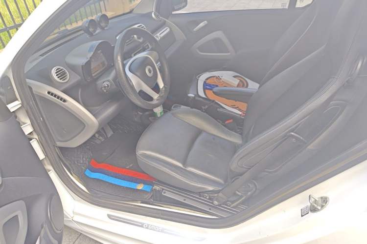Used smart fortwo 2013 1.0T Hardtop Passion Edition Driver Seat
