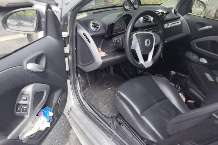 Used smart fortwo 2013 1.0T Hardtop Passion Edition Driver Seat