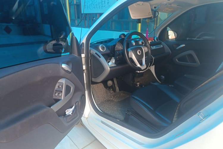 Used smart fortwo 2013 1.0T Hardtop Passion Edition Driver Seat
