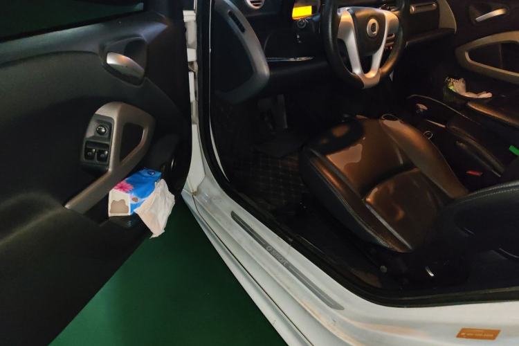 Used smart fortwo 2013 1.0T Hardtop Passion Edition Driver Seat