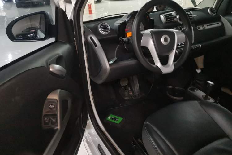 Used smart fortwo 2013 1.0T Hardtop Passion Edition Driver Seat
