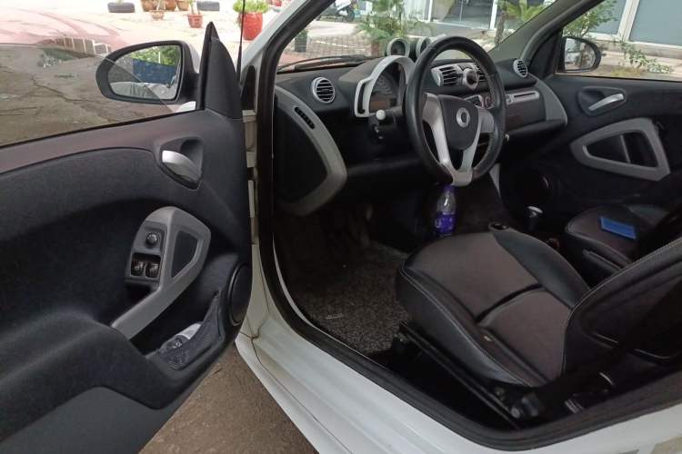 Used smart fortwo 2013 1.0T Hardtop Ice Cool Special Edition Driver Seat