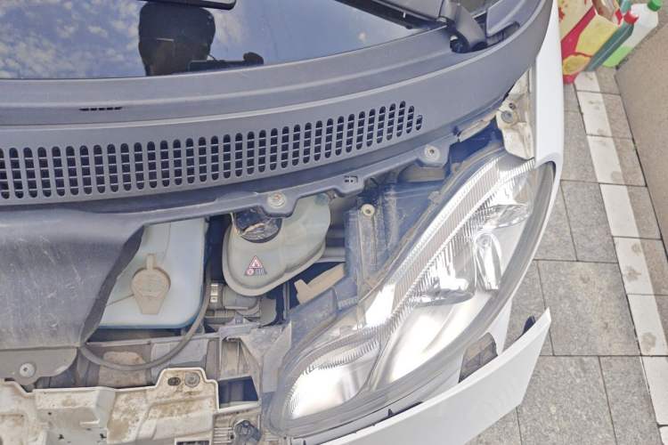 Used smart fortwo 2013 1.0T Hardtop Passion Edition Engine Bay Left