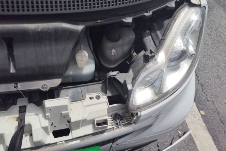 Used smart fortwo 2013 1.0T Hardtop Passion Edition Engine Bay Left